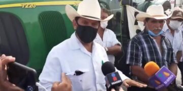 Ahora campesinos bloquean puente internacional “Los Tomates” en Matamoros
