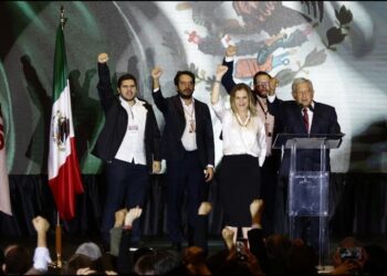 López Obrador pide a sus críticos “no meterse” con su familia