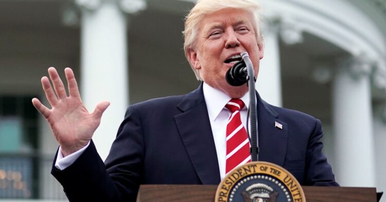 Corte da a Fiscal de Nueva York acceso a registros financieros de Trump; él denuncia enjuiciamiento político