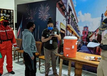 Semar rescata a 16 personas en altamar