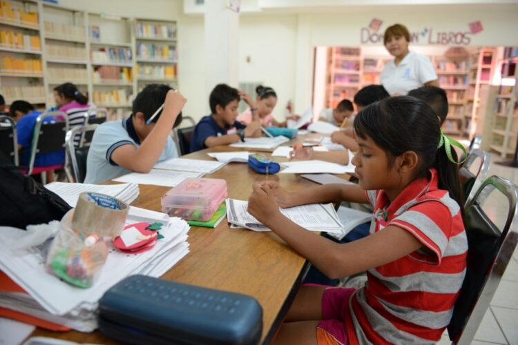 Apoyarán en matemáticas y español a 10 escuelas más
