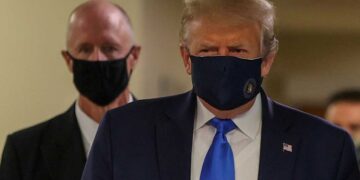 Asesor de Trump pide uso masivo de cubrebocas en EU