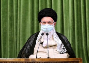 Líder supremo de Irán urge a ‘salvar al país’ del covid-19