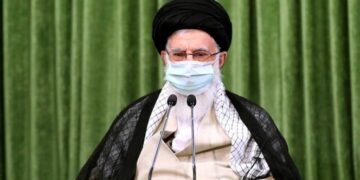 Líder supremo de Irán urge a ‘salvar al país’ del covid-19
