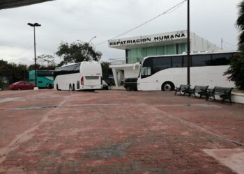 Alistan en Matamoros camiones para el traslado de Migrantes