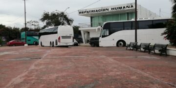 Alistan en Matamoros camiones para el traslado de Migrantes