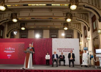 AMLO y Conacyt presentan dos ventiladores médicos hechos en México