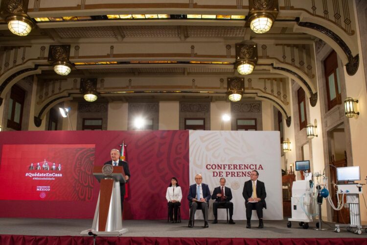 AMLO y Conacyt presentan dos ventiladores médicos hechos en México