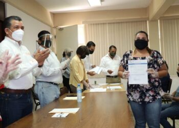 Entregan SNTE-SET, 28 nombramientos a maestros de nivel superior 