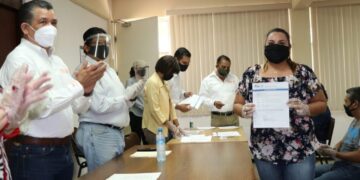 Entregan SNTE-SET, 28 nombramientos a maestros de nivel superior 