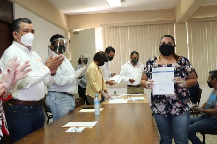 Entregan SNTE-SET, 28 nombramientos a maestros de nivel superior 