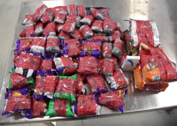 Caen dos contrabandos de heroína, cocaína y metanfetamina