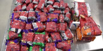 Caen dos contrabandos de heroína, cocaína y metanfetamina