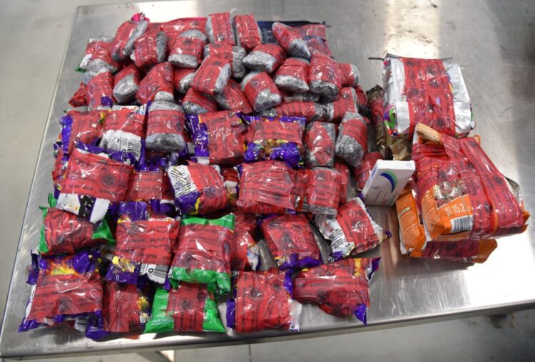 Caen dos contrabandos de heroína, cocaína y metanfetamina