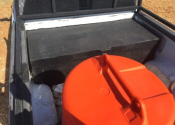 Esconde a indocumentados en caja de herramienta