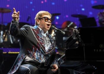 Elton John compartirá conciertos completos en su canal de YouTube