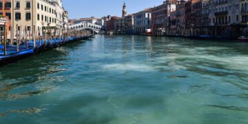 Venecia recordará sus canales vacíos por el virus en la víspera de la Mostra