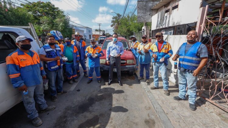 Supervisa alcalde cuadrillas de bacheo en Nuevo Laredo