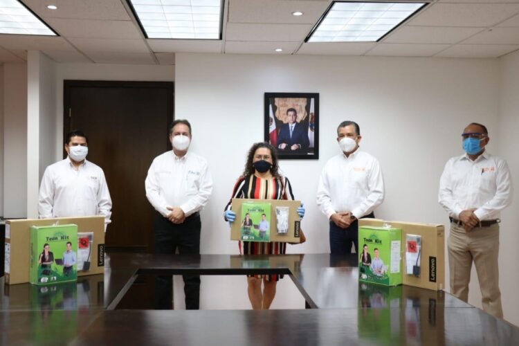 Entregan 2,187 computadoras a maestros de Tamaulipas para clases en línea