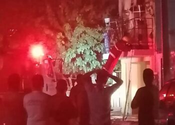 Muere presunto ladrón al incendiarse casa  a la que entró a robar