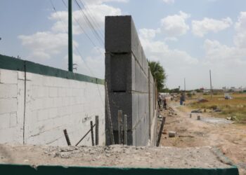 Hace Ayuntamiento nueva barda y banqueta del Tecnológico