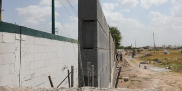 Hace Ayuntamiento nueva barda y banqueta del Tecnológico