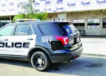 Por violar medidas sanitarias clausuran comercios de Laredo, Texas