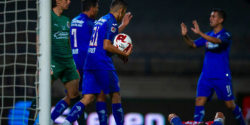 El Cruz Azul vence 2-1 a las Chivas y gana la Copa GNP