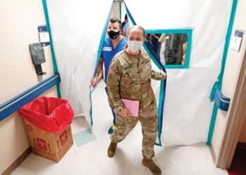 Despliega EU a militares para contener Covid en Texas y California