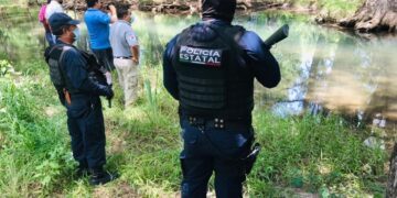 Cocodrilo espanta a paseantes en río