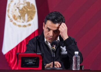 Zoé Robledo, titular del IMSS, sufre accidente automovilístico