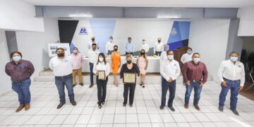 Entregan Ayuntamiento y CIC preseas a Ingenieras del año