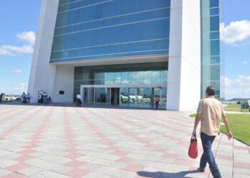 Burócratas estatales trabajarán desde casa hasta 17 de Julio