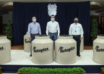 Ayuda CEAT con tinacos a  combatir Covid-19 en NLD