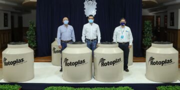 Ayuda CEAT con tinacos a  combatir Covid-19 en NLD