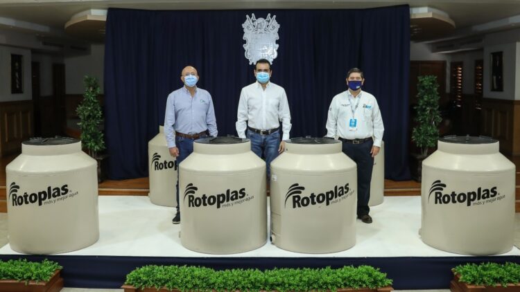 Ayuda CEAT con tinacos a  combatir Covid-19 en NLD