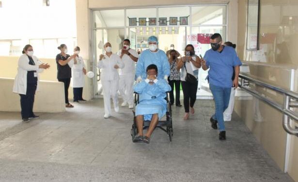 En Saltillo dan de alta al paciente que estuvo más grave por Covid-19