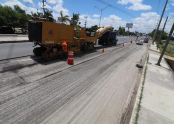 Rehabilitan pavimento en avenidas Rigo Tovar y Lauro Villar en Matamoros