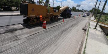 Rehabilitan pavimento en avenidas Rigo Tovar y Lauro Villar en Matamoros