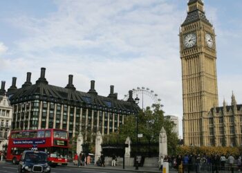 Gran Bretaña retira cuarentena a 60 países, deja fuera a EU