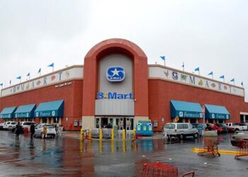 Cambian horarios a centros comerciales de Nuevo Laredo