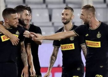 El Inter golea al Spal y sigue en la pelea por el título