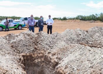 Supervisa Secretario del Ayuntamiento  avance de fosas Covid en N. Laredo