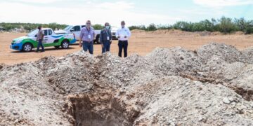Supervisa Secretario del Ayuntamiento  avance de fosas Covid en N. Laredo