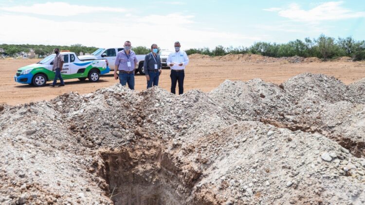 Supervisa Secretario del Ayuntamiento  avance de fosas Covid en N. Laredo