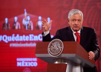 Y López Obrador sigue renuente a usar el cubrebocas en pandemia
