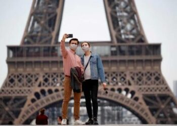 Francia impone prueba de coronavirus a viajeros de 16 paises