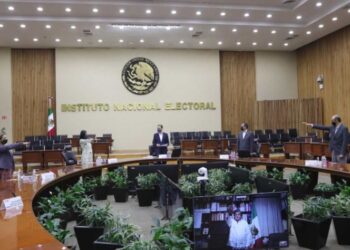 Toman protesta nuevos consejeros del INE