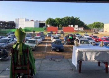 Celebran la primera “auto-misa” en Cuernavaca, Morelos