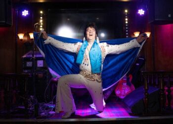 Imitador de Elvis canta durante 50 horas y bate récord